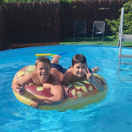 Friends & Family Апартаменты *