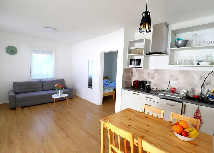 Friends & Family ולנצה