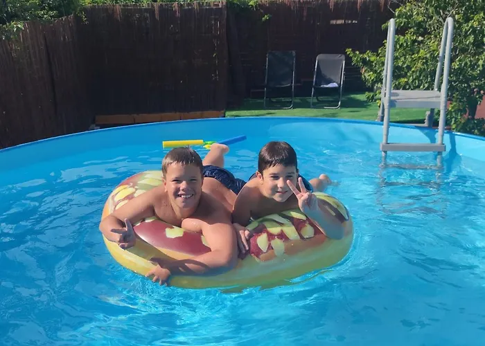 Friends & Family דירה *