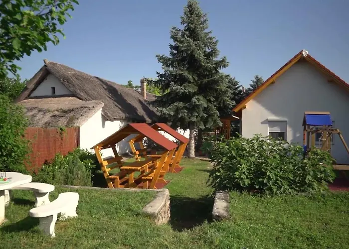 Friends & Family דירה *