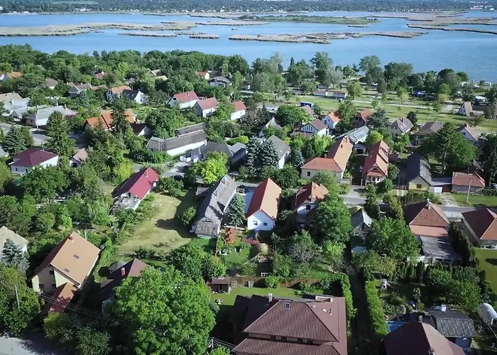 Friends & Family דירה